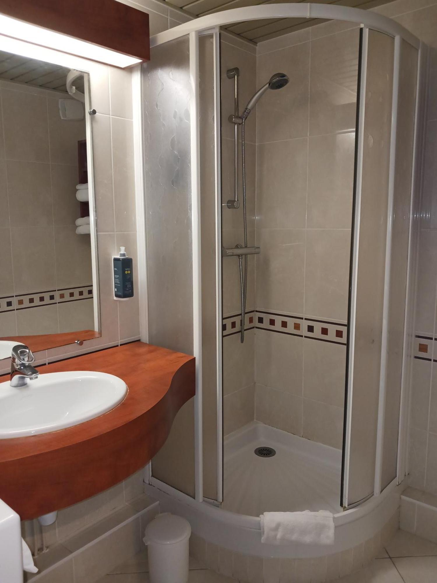 Brit Hotel Nantes Vigneux - L'Atlantel Ruang foto