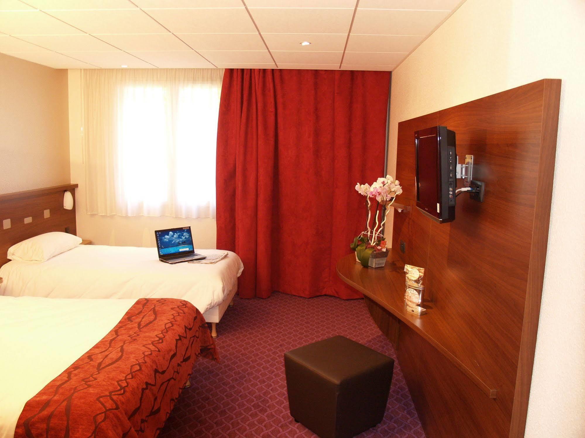 Brit Hotel Nantes Vigneux - L'Atlantel Bagian luar foto